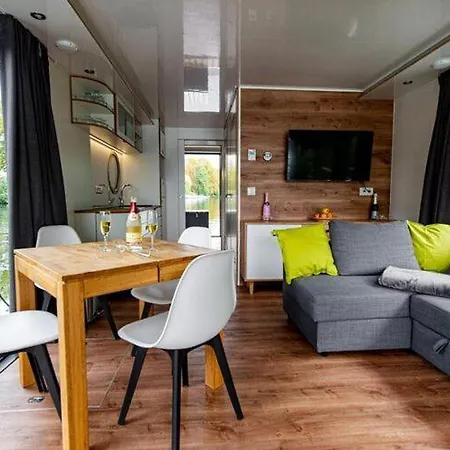 Botel Houseboat On The Dahme, Wildau *